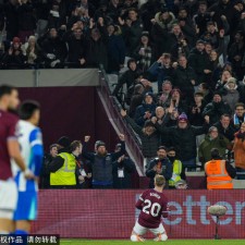 爱游戏-实力相近的对手所展开的激烈比赛赢得了球迷赞誉()